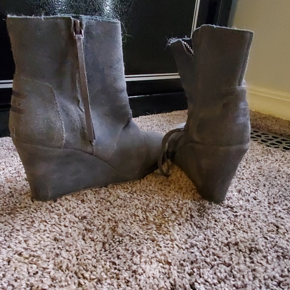 Tom's booties
